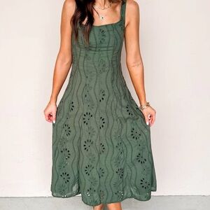 SundayUp - Beautiful Embroidered Sleeveless Dress size M